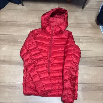 레드 다운 자켓 M 사이즈 후드 부착