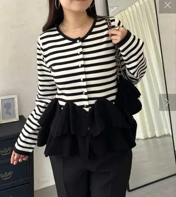 프로즈베일 밑단 프릴 니트 가디건