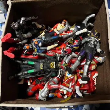 슈퍼전대 히어로, 가면라이더, 울트라맨 피규어 묶음 판매