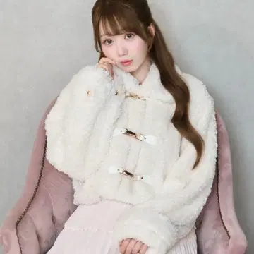 로제 뮤즈 Bit fur coat 화이트