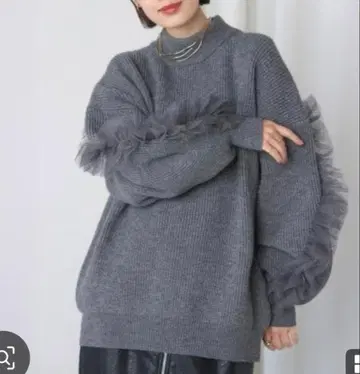 이번 시즌 신상. 부즈루드 튤 장식 그레이 니트 정가 7590엔