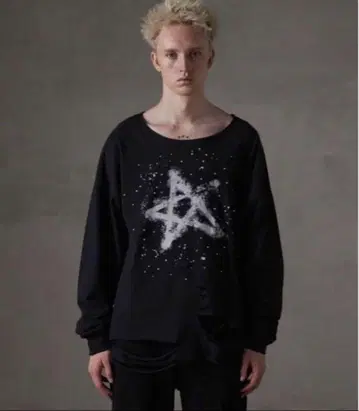 GRANCY 큐빅 그래픽 디자인 롱 T 블랙