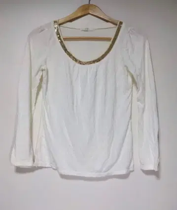 grove 비쥬 부착 화이트 긴팔 T셔츠