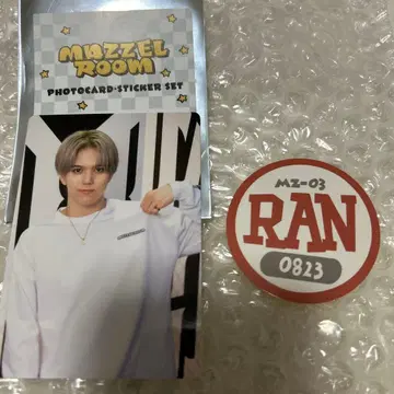 MAZZELL RAN 마제베야 랜덤 포토 카드 & 스티커 세트