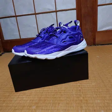 모모이로 클로버 Z x Reebok 스니커즈