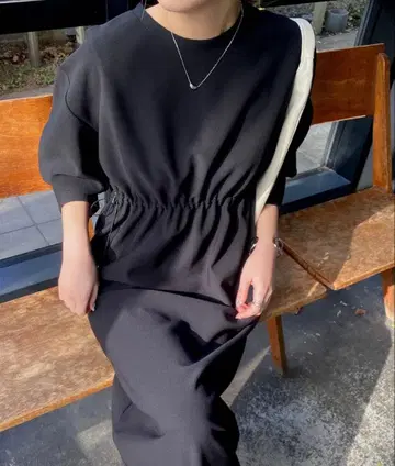 capricieux le'mage 드로스트 원피스 블랙