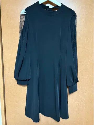 메쉬 소매 리본 포함 원피스 드레스