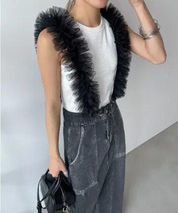 AIC. 에이아이씨 튤 프릴 서스펜더 블랙 블랙