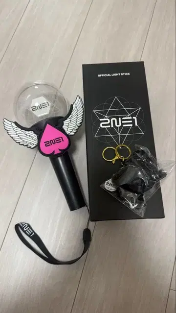 2NE1 공식 응원봉 & 키링