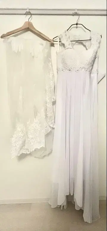 화이트 레이스 웨딩 드레스