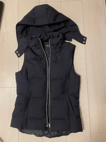 네이비 후드 부착(탈부착 가능) 다운 베스트