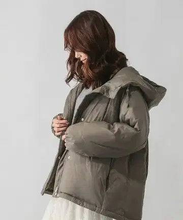 GLOBALWORK 요시타카 유리코 씨 착용/에어 럭스 다운 후드 블루종