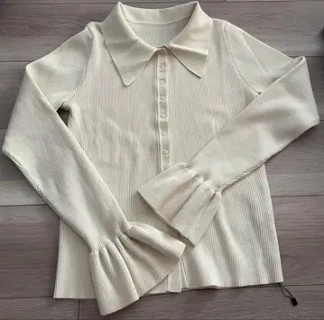 베이스먼트 온라인 카라 부착 소매 플레어 니트