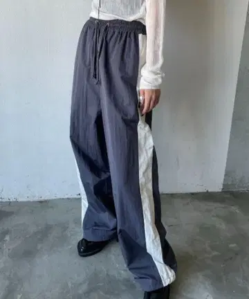 AIC. AIC 사이드 라인 나일론 팬츠 차콜 그레이