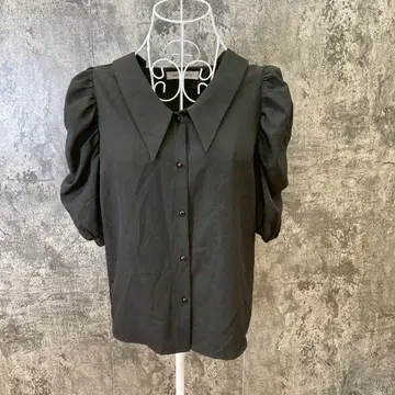 미슈마슈 볼륨 슬리브 블라우스 크롭 블랙(M)