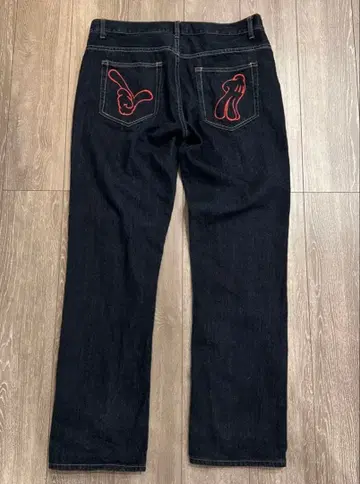 빨간색 자수가 들어간 다크 블루 데님 팬츠 L~LL