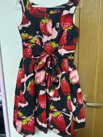 MILK 휘핑 베리 원피스 블랙