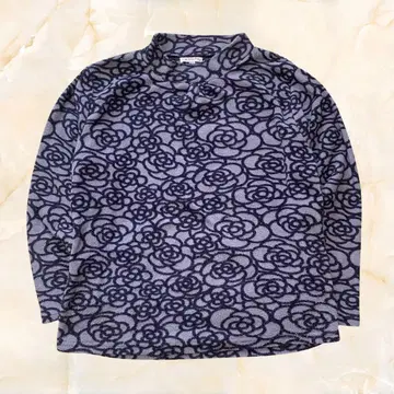 La bla Nu 장미 무늬 모크넥 티셔츠 M-L