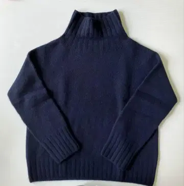 Tara Mills 캐시미어 오프 터틀넥 니트