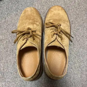 베이지 스웨이드 레이스업 슈즈