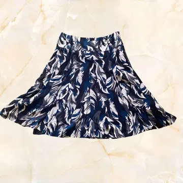INDIVI 플레어 스커트 리프 무늬 네이비 무릎 기장