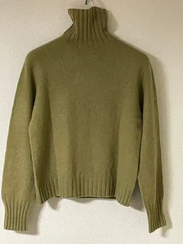 [ 마가렛호웰 ] 캐시미어 67% 터틀넥 스웨터