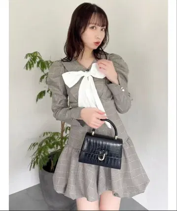 dazzlin 벌룬 체크 미니 원피스