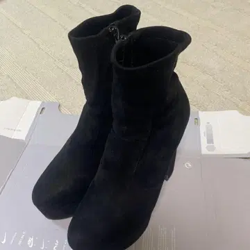 R&E 블랙 스웨이드 하이힐 부츠