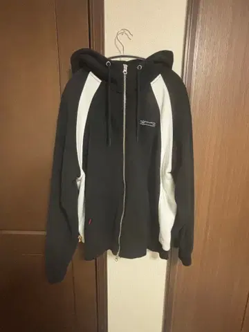 르 세라핌 후드티