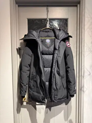 정품 CANADA GOOSE 블랙 다운 자켓 S/P