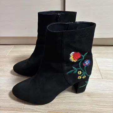 중고 오리엔탈 트래픽 자수 스웨이드 부츠 블랙 힐