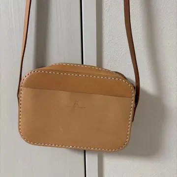 tangent linear 가죽 숄더백