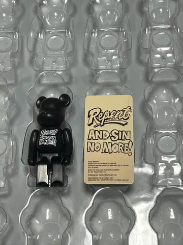 베어브릭 15 아티스트 앤디 워홀 카드 포함