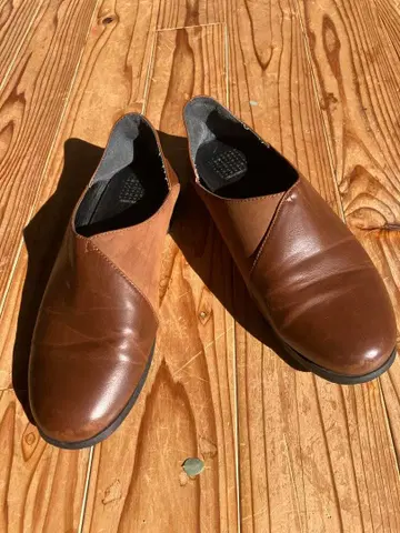 브라운 가죽 슬립온 로퍼