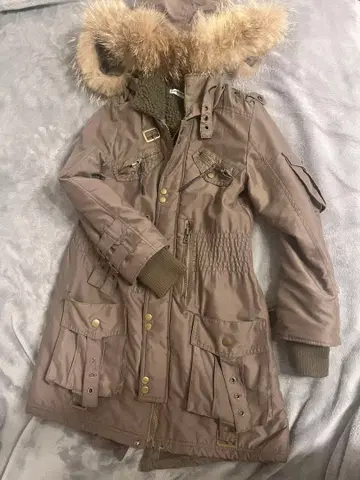 카키 퍼 달린 모즈 코트