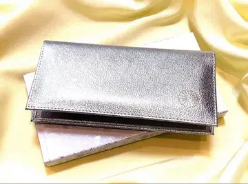 새상품 황궁 한정판 장지갑 은색 국화 문양