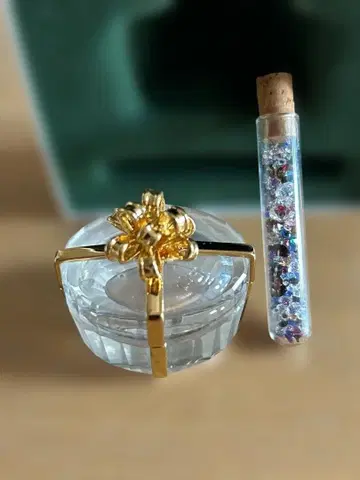 SWAROVSKI 스와로브스키 쥬얼리 박스 골드 장식 포함