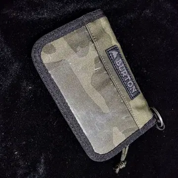 BURTON 카모플라쥬 지갑 패스 케이스 리프트권 홀더