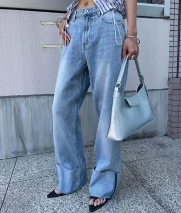 새상품 AIC. 빈티지 워시 와이드 핏 데님 팬츠