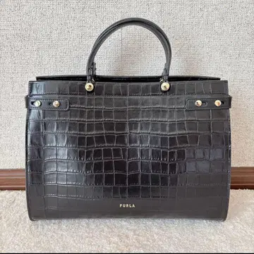 새상품급 FURLA 훌라 A4 크로커다일풍 핸드백