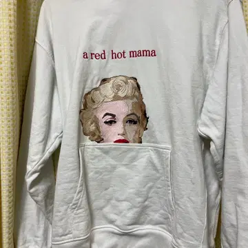 마릴린 먼로 자수 맨투맨