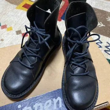 트리벤 블랙 가죽 부츠