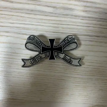 enfant riches depprimes 리본 핀즈