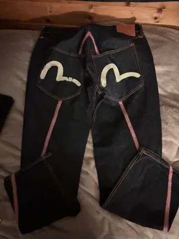 에비수 독특한 디자인의 다크 네이비 데님 팬츠 34인치