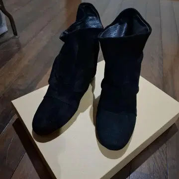 블랙 스웨이드 부티