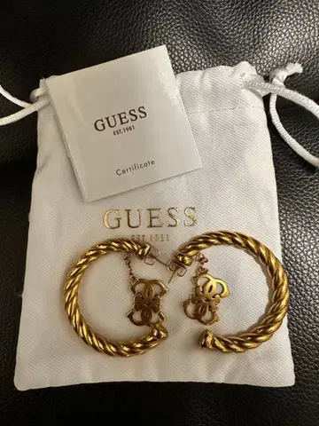 GUESS 골드 후프 귀걸이