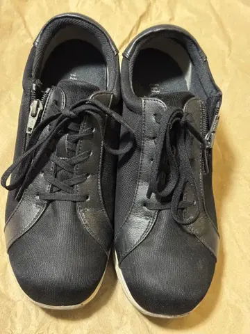 아카이시 스니커즈 23.5