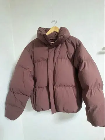 유니클로 다운 자켓 다운 브라운 보라색 드로 코드 부착