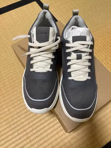 클락스 그레이 스니커즈 미사용 27.5cm