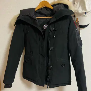 CANADA GOOSE 몬테벨로 파카 블랙